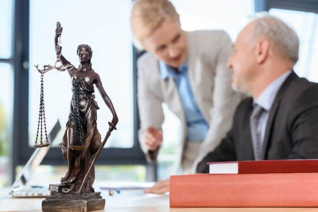 Juvenile Crime Lawyer Snellville, GA selecting